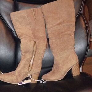 Elegant Tan Heeled Boots